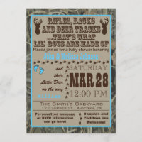 Petits garçons chassant les invitations B de baby