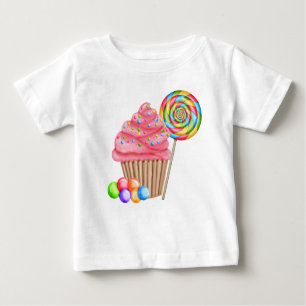 Petits gâteaux et T-shirt d'anniversaire de