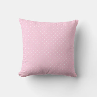 Petits pois blancs girly sur un oreiller rose pâle