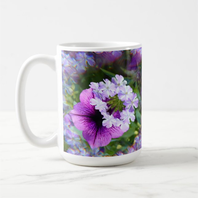 Pétunia violet et fleurs 15 oz. tasse de café (Gauche)