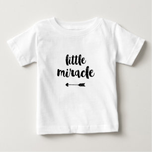 Peu de typographie de miracle badine le T-shirt