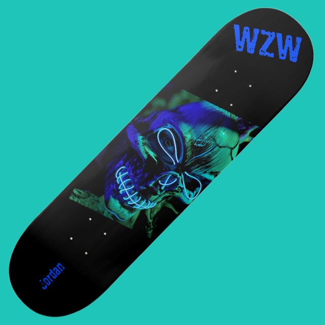 Peur Badass Neon Blue Skull Monogramme Skateboard (Créateur téléchargé)