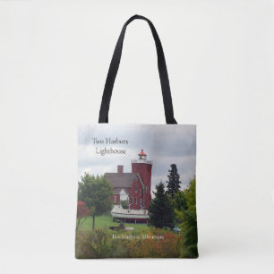 Phare de deux ports et bateau sur tout le sac four