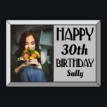 Photo Art déco biseautée d'argent<br><div class="desc">Décorez votre fête avec cette affiche photo d'anniversaire Art déco beveled d'argent. Customisez avec l'âge,  le nom et la photo préférée de la personne d'anniversaire. Il dispose d'une police Art déco moderne avec une bordure biseautée élégante.</div>