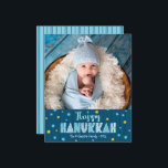 Photo Budget Bonne Hanoukka Blue Gold Stars Card<br><div class="desc">"Bonne Hanoukka." Une typographie artisanale amusante, ludique et fantaisiste, et une Star of David motif au hasard en bleu turquoise clair et en feuille d'or faux, superposant des lignes dessinées à la main bleu marine foncé sur un arrière - plan bleu marine, avec la photo de votre choix, vous aider...</div>