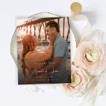 Photo budgétaire - Écriture manuscrite Vertical En<br><div class="desc">Chic & Unique, Vous êtes la caractéristique de votre fun et moderne Chic Stylish Photo Enregistrer les Dates. Économisez de l'argent sur les invitations officielles avec cette petite invitation qui a une option pour les enveloppes. C'est le plus unique Save the Date que vous pouvez obtenir, un fait de votre...</div>