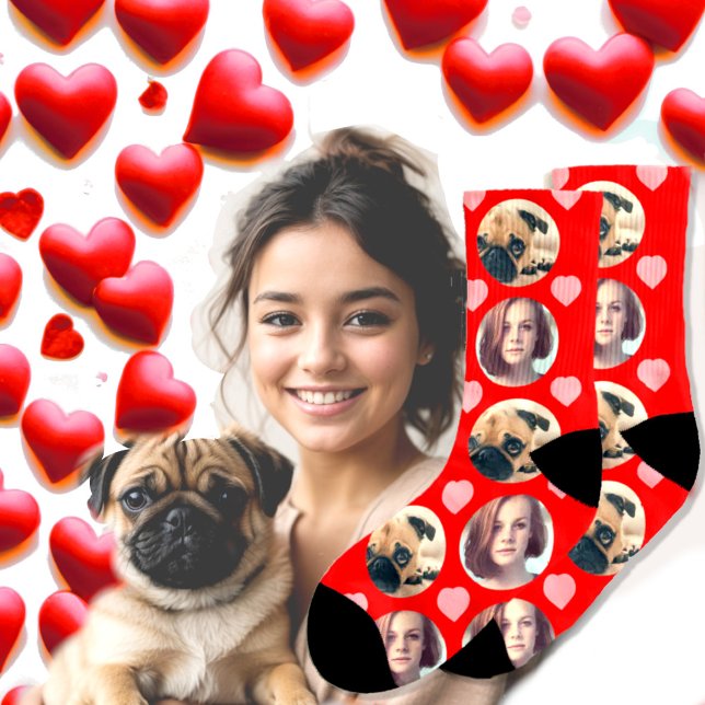 Photo d'amour personnalisé x2 (Headshot photo love socks with hearts on red background.)