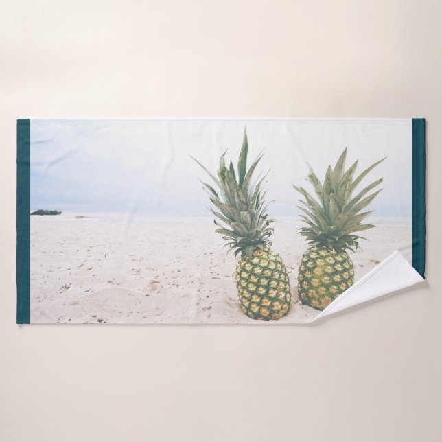 Photo de 2 ananas sur une plage (Serviette de bain)