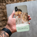 Photo de famille moderne et nom personnalisé Monna<br><div class="desc">Présentation de la photo familiale moderne et cadeau de nom personnalisé de marque! Ce cadeau unique et réfléchi est conçu pour célébrer et chérir les moments spéciaux de votre famille.Offrez le cadeau de souvenirs chéris et de douceur personnalisée avec la photo de famille moderne et le cadeau de nom personnalisé...</div>