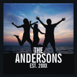 Photo de famille personnalisée avec nom de famille<br><div class="desc">Cadeau photo de famille personnalisé, décoré avec nom de famille et établi année en blanc moderne sans serif style police, parfait avec photo carré. Cool pour afficher la photo de famille. Parfait aussi comme cadeau de vacances, cadeau de ménage, cadeau de réunion de famille et cadeau pour toutes les occasions...</div>