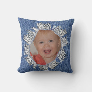 Photo de famille sur un coussin denim