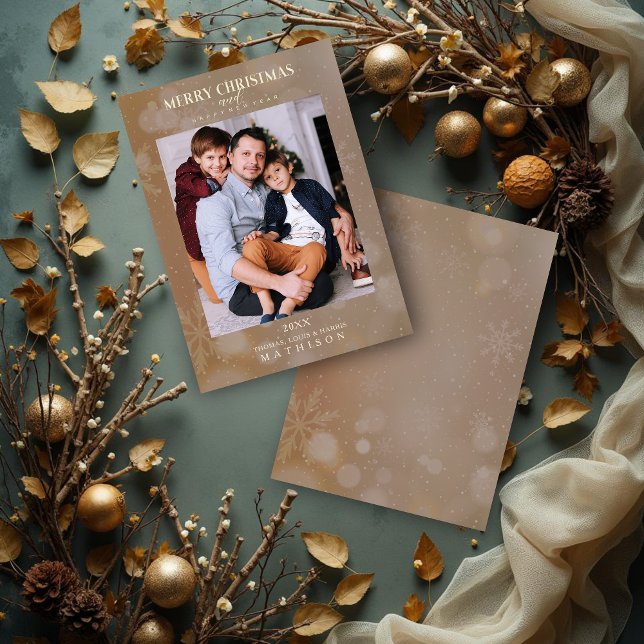 Photo de Noël Moderne Flocons de Neige Marron Élég (Stylish Brown Snowflakes Christmas Modern Photo Family Holiday Cards.)