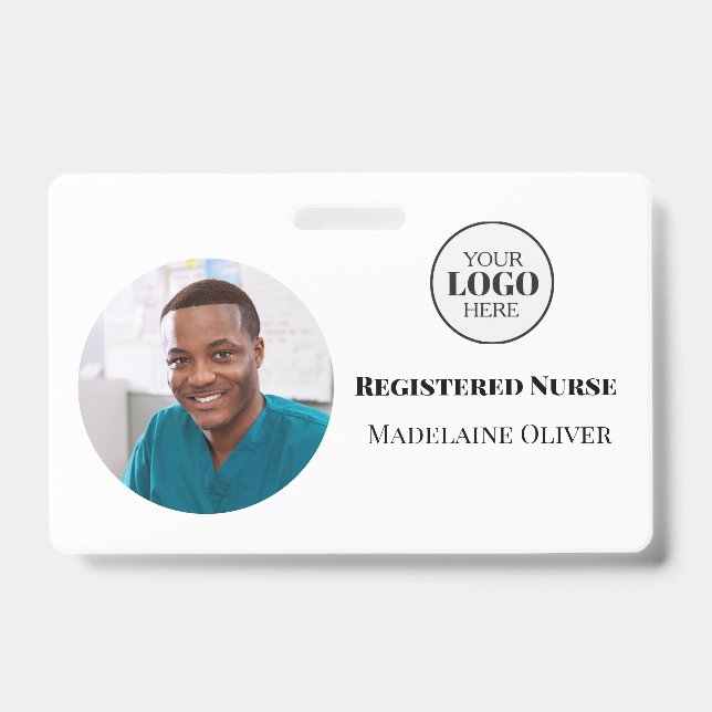 Photo d'identité d'infirmière avec badge simple et (Avant)
