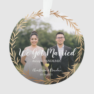 Photo d'or mariée pendant Noël pandémique