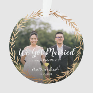 Photo d'or mariée pendant Noël pandémique
