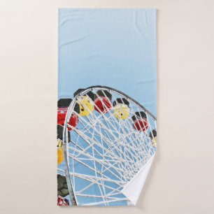 Photo en grand angle de la roue blanche Ferris dan