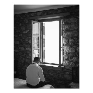 Photo en noir et blanc de l'homme