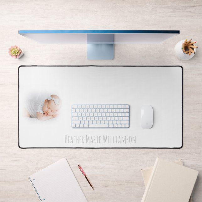 Photo et nom de bébé rêveur et flou (Bureau 1)
