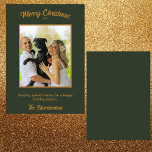 Photo Famille de Noël Carte Flat Vert foncé Or<br><div class="desc">Profitez de la magie de la saison des Fêtes avec cette carte de Noël à plat magnifiquement personnalisée qui comprend votre photo de famille préférée avec un cadre en or sur un arrière - plan vert foncé de la forêt. Tout le texte est un or profond. Les verts boisés et...</div>