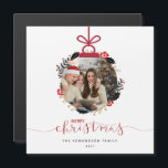 Photo Globe Joyeux Noël Ornement Card<br><div class="desc">Souhaitez à vos amis et à votre famille un Joyeux Noël avec votre photo géniale encadrée dans un ornement de Noël suspendu entouré de baies et de branches saintes. Insérez facilement vos données personnelles, ainsi que votre photo préférée à l'avant et à l'arrière de la carte, pour en faire votre...</div>