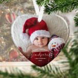 Photo Grand-parents First Christmas White Script<br><div class="desc">Aidez-les à célébrer leur premier petit-enfant avec ce magnifique ornement moderne de gardiens. Le texte blanc dit "Notre premier Noël en tant que grands-parents", avec le mot "grands-parents" dans un élégant script d'écriture manuscrite avec des fioritures avant et après. Remplacez facilement l'image de l'échantillon par votre photo préférée du nouveau...</div>