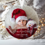 Photo Grand-parents First Christmas White Script<br><div class="desc">Aidez-les à célébrer leur premier petit-enfant avec ce magnifique ornement moderne de gardiens. Le texte blanc dit "Notre premier Noël en tant que grands-parents", avec le mot "grands-parents" dans un élégant script d'écriture manuscrite avec des fioritures avant et après. Remplacez facilement l'image de l'échantillon par votre photo préférée du nouveau...</div>