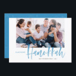 Photo Hanoukka la plus heureuse<br><div class="desc">Bonne Hanoukka ! Envoyez des voeux de vacances à vos proches avec cette carte à plat Happy Hanoukka. Il présente une calligraphie moderne à brosse bleue avec un motif de neige délicat assorti. Personnalisez en ajoutant une photo, des noms, une date et un message. Cette carte de vacances en calligraphie...</div>