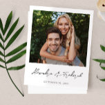 Photo instantanée du budget 2 Enregistrer la date<br><div class="desc">** LE PAPIER SATIN EST PAPIER MINCE. METTEZ À NIVEAU LE PAPIER POUR UN PAPIER PLUS ÉPAISSE. A UNE OPTION POUR ENVELOPPES. *** Économisez de l'argent sur les invitations officielles avec cette petite invitation qui a une option pour les enveloppes. Préparez vos invités pour l'extraordinaire mariage avec votre photo instantanée...</div>
