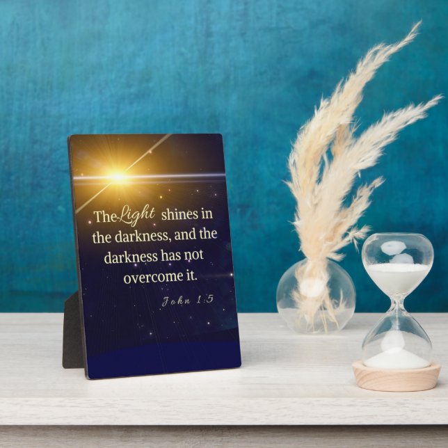 Photo John 1:5 La lumière brille dans la plaque d'obscur (Côté)
