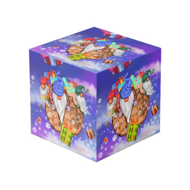 Photo Noël Cube Gnomes Flying donne des cadeaux (Angle devant)