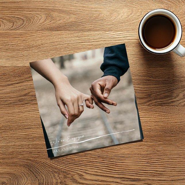 Photo on est fiancé carte de faire-part (Square "we're engaged" photo card with full cover photo)