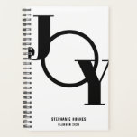 Photo personnalisée moderne Noir 2023<br><div class="desc">Ce planificateur 2023 élégant et moderne présente le mot JOY en typographie noire en gras sur un arrière - plan blanc. Facilement personnalisable avec votre photo,  année et nom.</div>