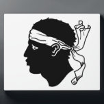 Photo Plaque Drapeau Corse<br><div class="desc">Ajoutez une touche de fierté corse à votre décor avec une plaque arborant le drapeau de la Corse ! Cette plaque magnifiquement conçue est une façon parfaite de célébrer et d'exprimer votre admiration pour le patrimoine corse. La plaque présente l’emblème noir emblématique de Moor contre un arrière - plan blanc...</div>