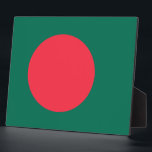 Photo Plaque Drapeau Du Bangladesh<br><div class="desc">Célébrez la fierté nationale de façon audacieuse et élégante avec notre Plaque Drapeau du Bangladesh - une pièce décorative idéale pour votre maison, votre bureau ou un événement spécial ! Réalisée avec soin, cette plaque présente le vert et le rouge vibrants du drapeau bangladais dans un décor poli et digne....</div>