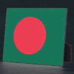 Photo Plaque Drapeau Du Bangladesh<br><div class="desc">Célébrez la fierté nationale de façon audacieuse et élégante avec notre Plaque Drapeau du Bangladesh - une pièce décorative idéale pour votre maison, votre bureau ou un événement spécial ! Réalisée avec soin, cette plaque présente le vert et le rouge vibrants du drapeau bangladais dans un décor poli et digne....</div>