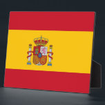 Photo Plaque du drapeau espagnol<br><div class="desc">Améliorez votre décor avec cette plaque distinguée représentant le drapeau de l'Espagne ! Réalisée avec une attention minutieuse aux détails, cette plaque est plus qu'un simple objet décoratif, c'est une célébration du patrimoine espagnol et de la fierté nationale. Le design présente fièrement le drapeau emblématique de l'Espagne, avec ses rayures...</div>