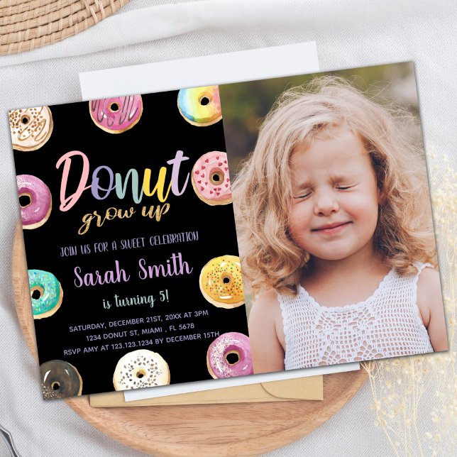 Photo rose noir Donut Invitations d'anniversaire (Black Pink Photo Donut Birthday Invitations)