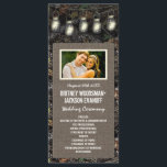 Photo Rustic Mason Jar Camo Programmes de mariage<br><div class="desc">Photo Rustic Mason Jar Camo Wedding Programmes - présente un arrière - plan de camouflage de chasse imprimé avec des éléments de conception de burlap et des jarres de mason éclairées.</div>
