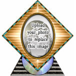 Photo Sculpture Art déco égyptien personnalisé - Photo<br><div class="desc">Pour présenter votre photo préférée, le design original de Leslie Sigal Javorek pour cette sculpture en acrylique brillante s'est inspiré de l'influence de la découverte du tombeau du roi Toutankhamon en 1924 sur un style artistique appelé plus tard "Art déco". Il ne s'agit PAS d'un cadre d'image car votre photo...</div>