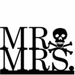 Photo Sculpture M. & Mme Skull Cake Topper<br><div class="desc">Décorez votre gâteau mariage avec cette garniture de gâteau simple mais audacieuse de Kustom By Kris. On y lit "M." et "Mme" avec un crâne et des os croisés entre eux. Contactez-moi pour que cette garniture de gâteau soit customisée avec vos couleurs mariages.</div>
