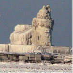Photo Sculpture Phare congelé, Cleveland<br><div class="desc">En décembre 2010,  le phare dans le port de Cleveland a gelé ceci est une mémoire de ce moment. L'occasion rare a attrapé dans une photo et maintenant dans la sculpture.</div>