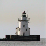 Photo Sculpture Phare de Cleveland Harbour - Sculpture photo<br><div class="desc">Amateurs d'histoire nautique,  Cleveland,  Lake Erie ou seulement ceux qui veulent un phare pour les guider dans le bureau à travers un brouillard de paperasse,  cette photo originale devient une sculpture photo pour un bon début de conversation !</div>