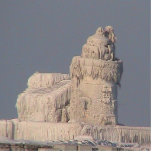Photo Sculpture Phare gelé Cleveland<br><div class="desc">Décembre 2010, pendant environ deux semaines et demie, le phare de Cleveland Harbour a été complètement gelé, formant une glace de 20 mètres de haut. Intéressant parce que cela a fait l'actualité mondiale, comme une vision bizarre dans le port de Cleveland, La lumière est automatisée et cette année ( 2011)...</div>
