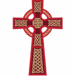 Photo Sculpture Sculpture rouge en photo de croix celtique<br><div class="desc">Caisse rouge de contact d'iPod de croix celtique. Des croix celtiques ont été en grande partie faites en pierre, et sont restées un symbole inspiré autour de l'Irlande, du Pays de Galles, et de la Grande-Bretagne. Par la suite, la croix celtique a écarté dans toutes les îles britanniques. Cette conception...</div>