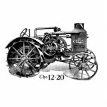 Photo Sculpture Tracteur vintage<br><div class="desc">Ce tracteur vintage d'OilPull 12-20 d'Avance-Rumely a été annoncé il y a presque 100 ans en 1919.</div>