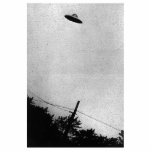 Photo Sculpture UFO Alien Extraterrestrial Spacecraft Top Secret<br><div class="desc">La photo granuleuse, qui a circulé comme une traînée de poudre sur les médias sociaux, a fait tomber les épines à travers le globe. Un objet en forme de soucoupe, métallique et lisse, planait de façon inquiétante sur l'horizon familier de Passaic, dans le New Jersey. La panique a déferlé dans...</div>