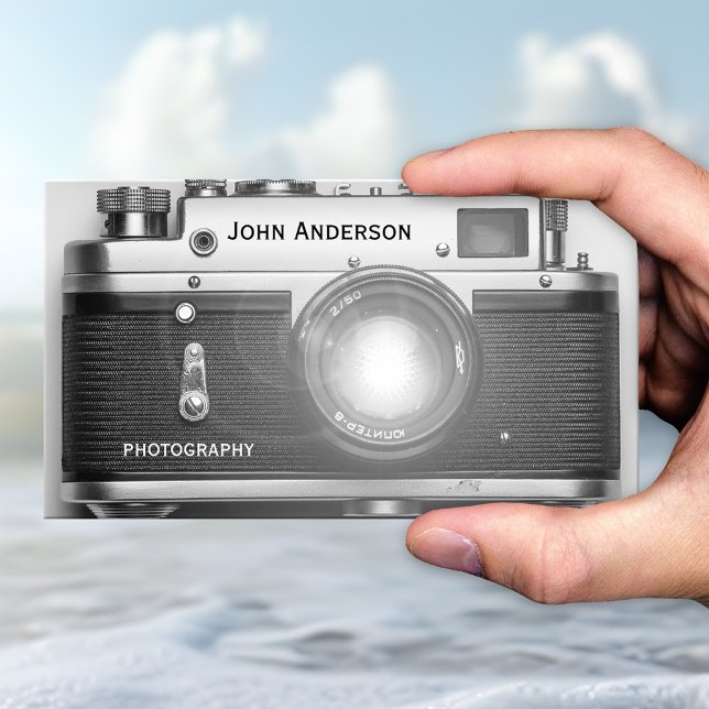 Photographe noir et blanc Carte de visite (Business card featuring a black and white image of a retro camera - photographer - photography)