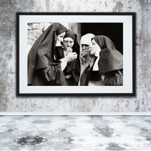 Photographie ancienne de nonnes fumeuses