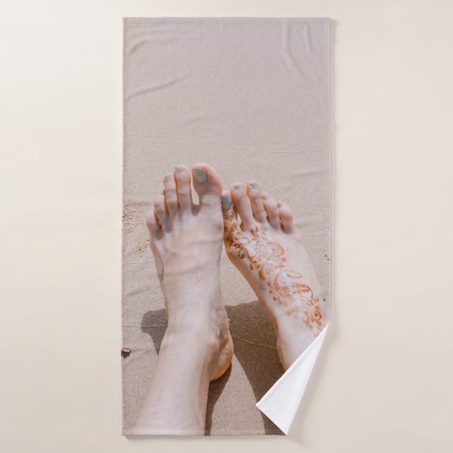 Photographie de focalisation sélective des pieds a (Serviette de bain)