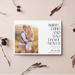 Photos drôles de mauvais mouvements de danse Enreg<br><div class="desc">Carte magnétique moderne de sauvegarde de date photo dans un design drôle "Booze,  nourriture et mauvais mouvements de danse" que votre famille et vos amis adoreront. Personnalisez ces dates de sauvegarde avec vos photos et ajoutez vos détails de mariage.</div>